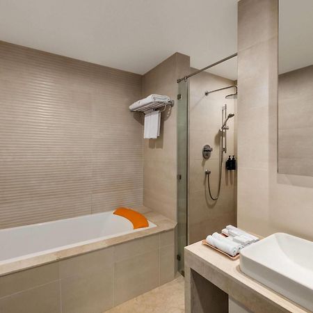 Ramada By Wyndham Kathmandu Dhumbarahi Hotell Exteriör bild