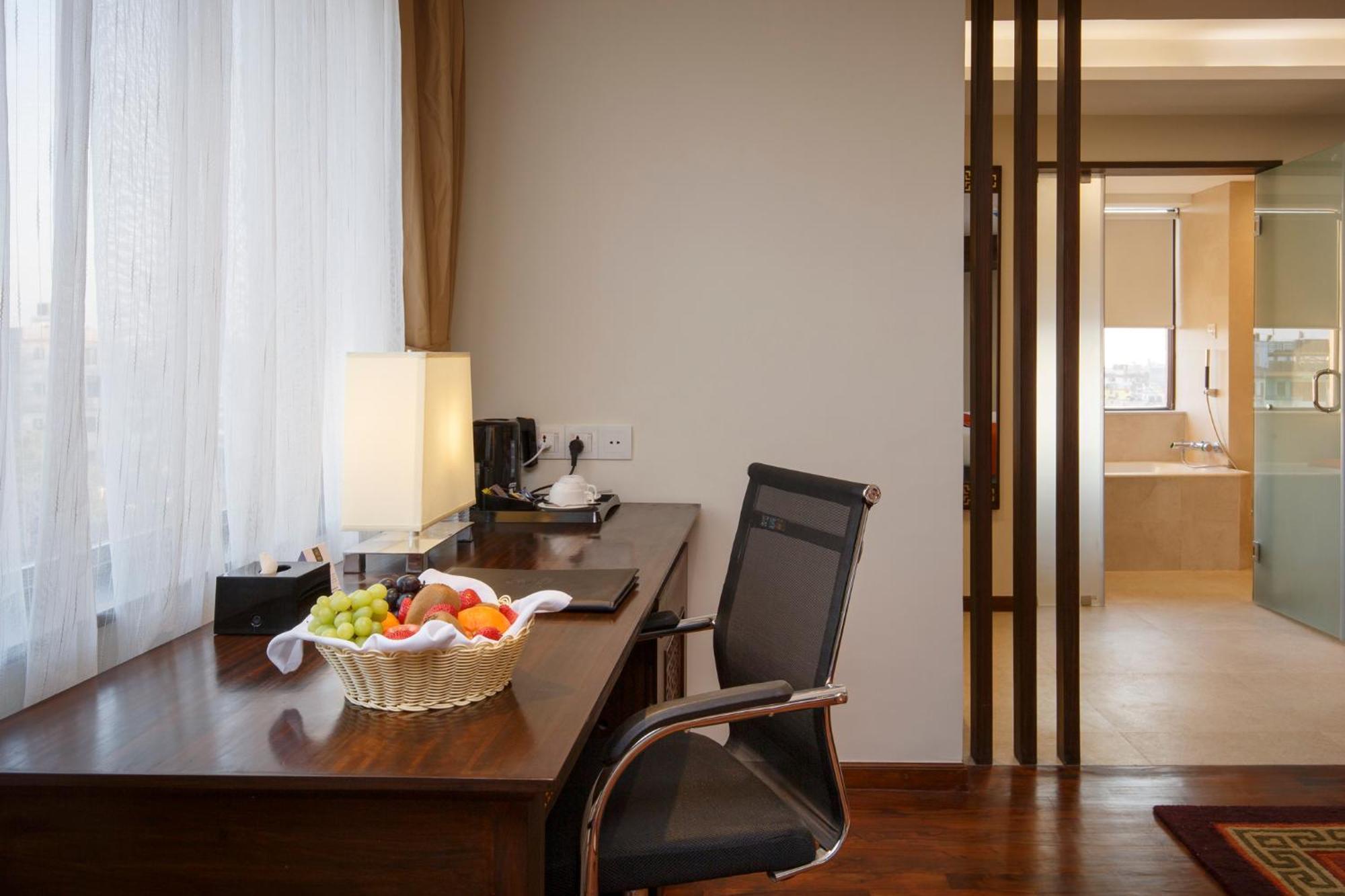 Ramada By Wyndham Kathmandu Dhumbarahi Hotell Exteriör bild