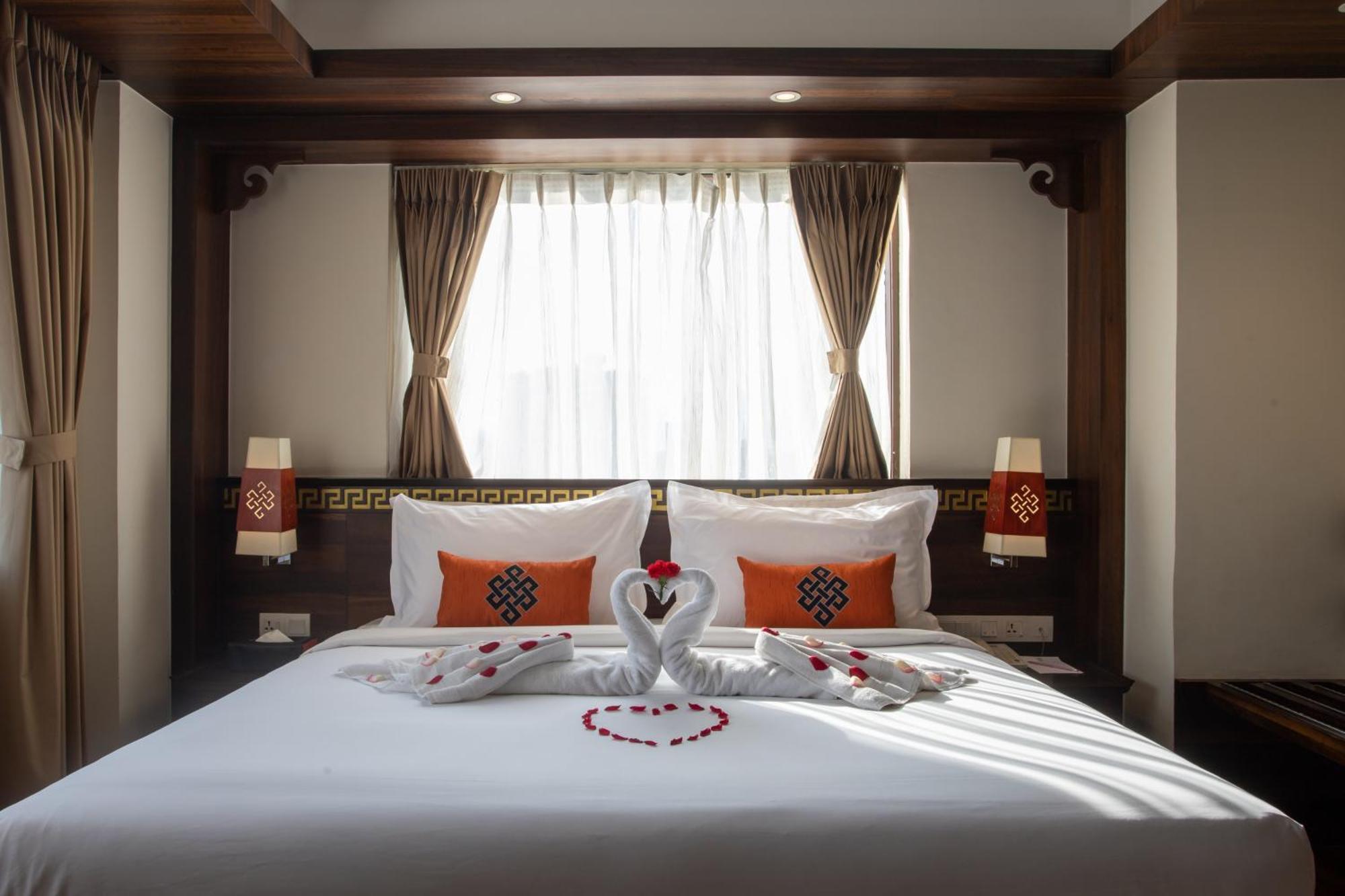 Ramada By Wyndham Kathmandu Dhumbarahi Hotell Exteriör bild