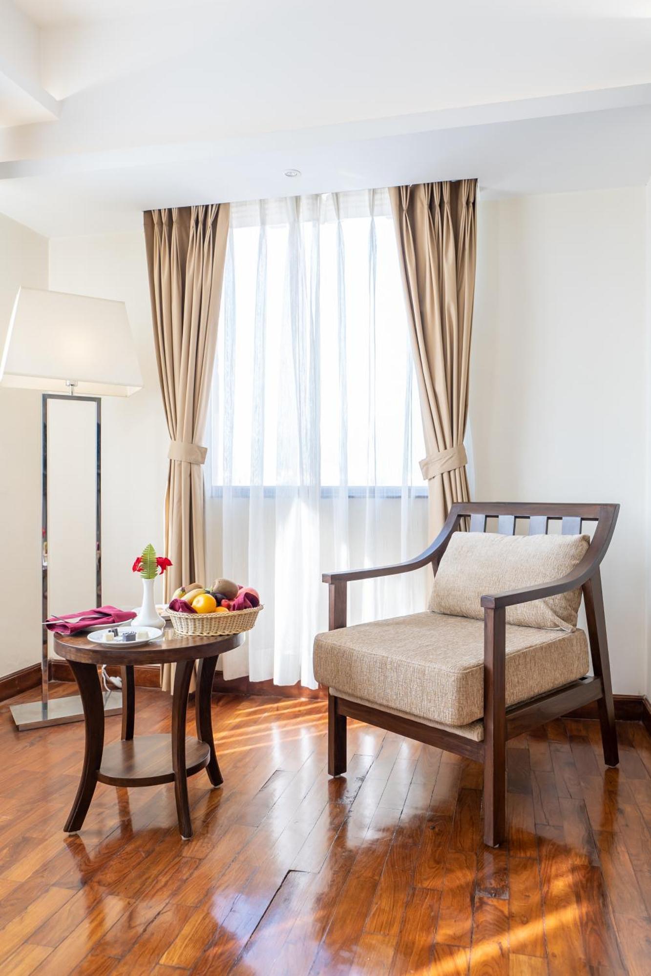 Ramada By Wyndham Kathmandu Dhumbarahi Hotell Exteriör bild
