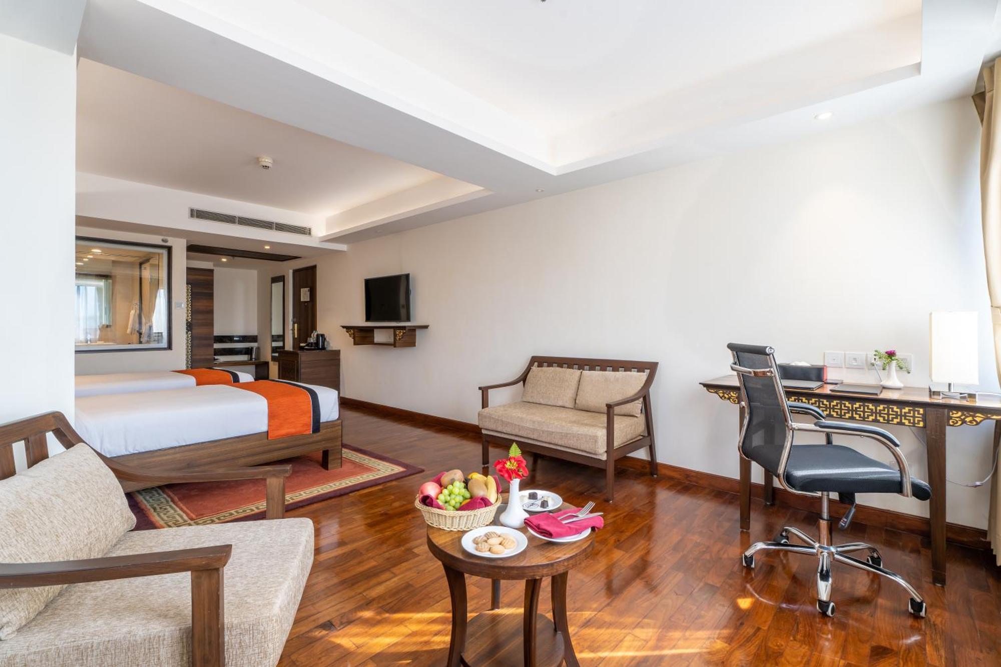 Ramada By Wyndham Kathmandu Dhumbarahi Hotell Exteriör bild
