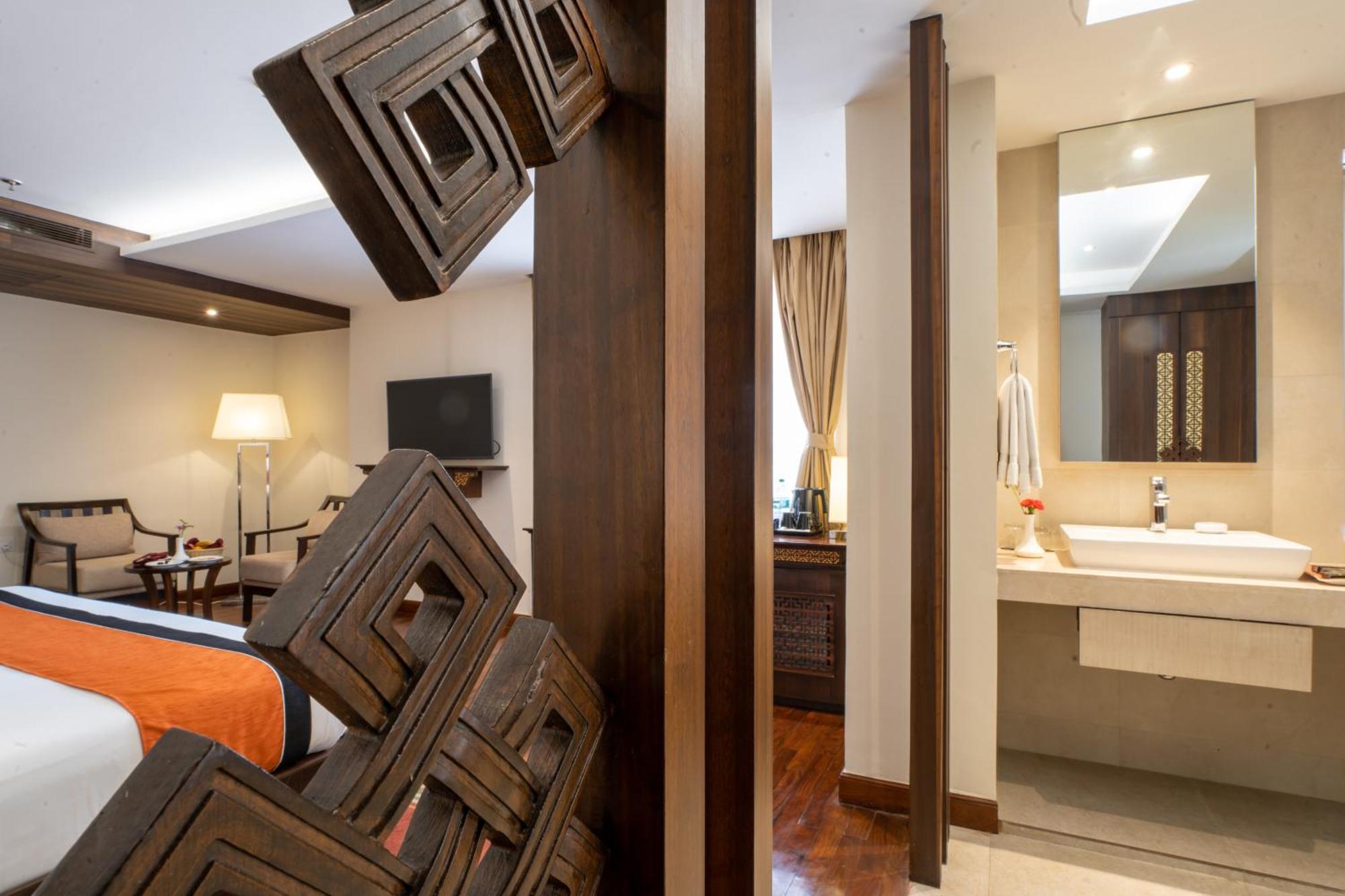 Ramada By Wyndham Kathmandu Dhumbarahi Hotell Exteriör bild