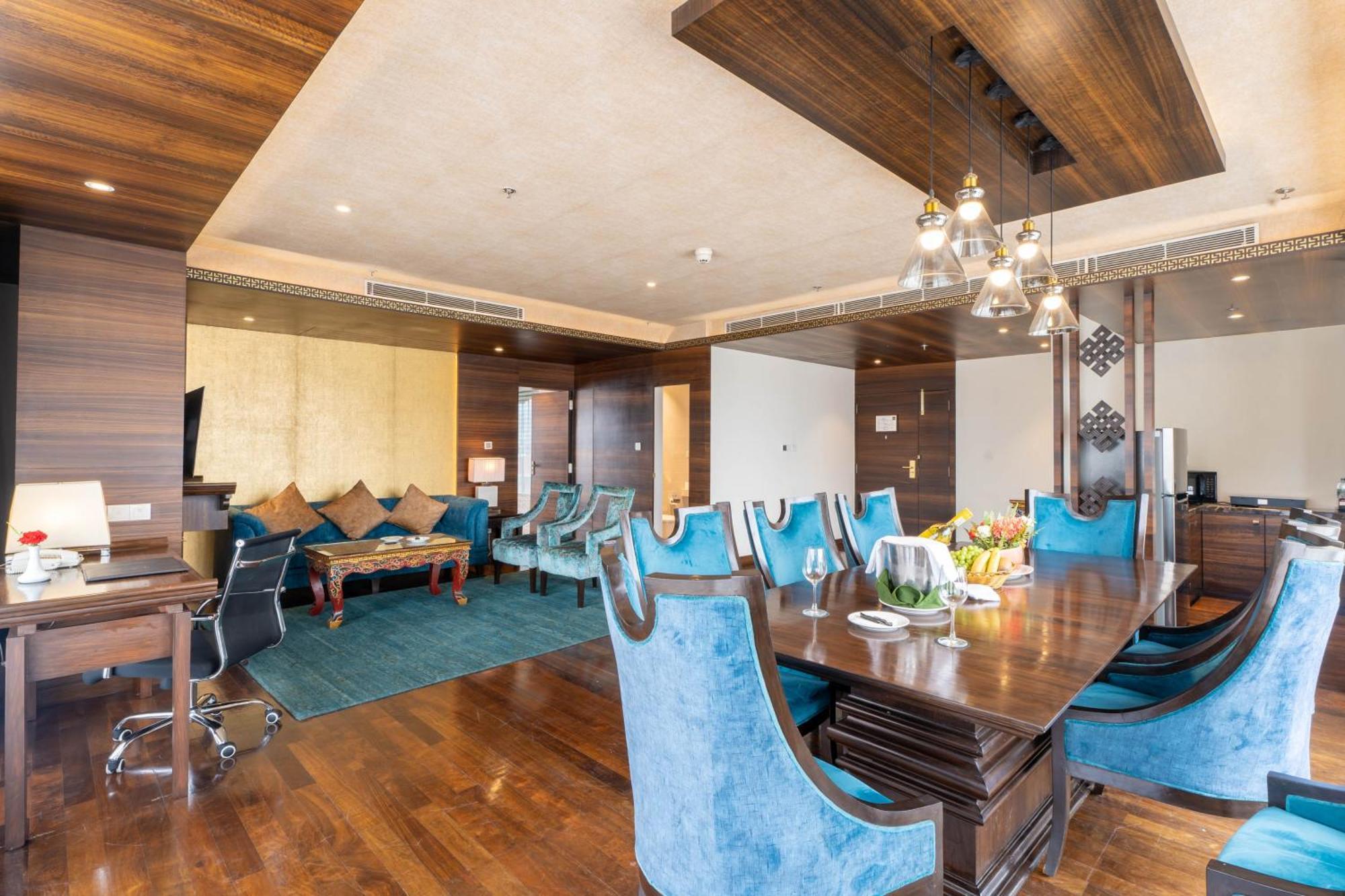 Ramada By Wyndham Kathmandu Dhumbarahi Hotell Exteriör bild