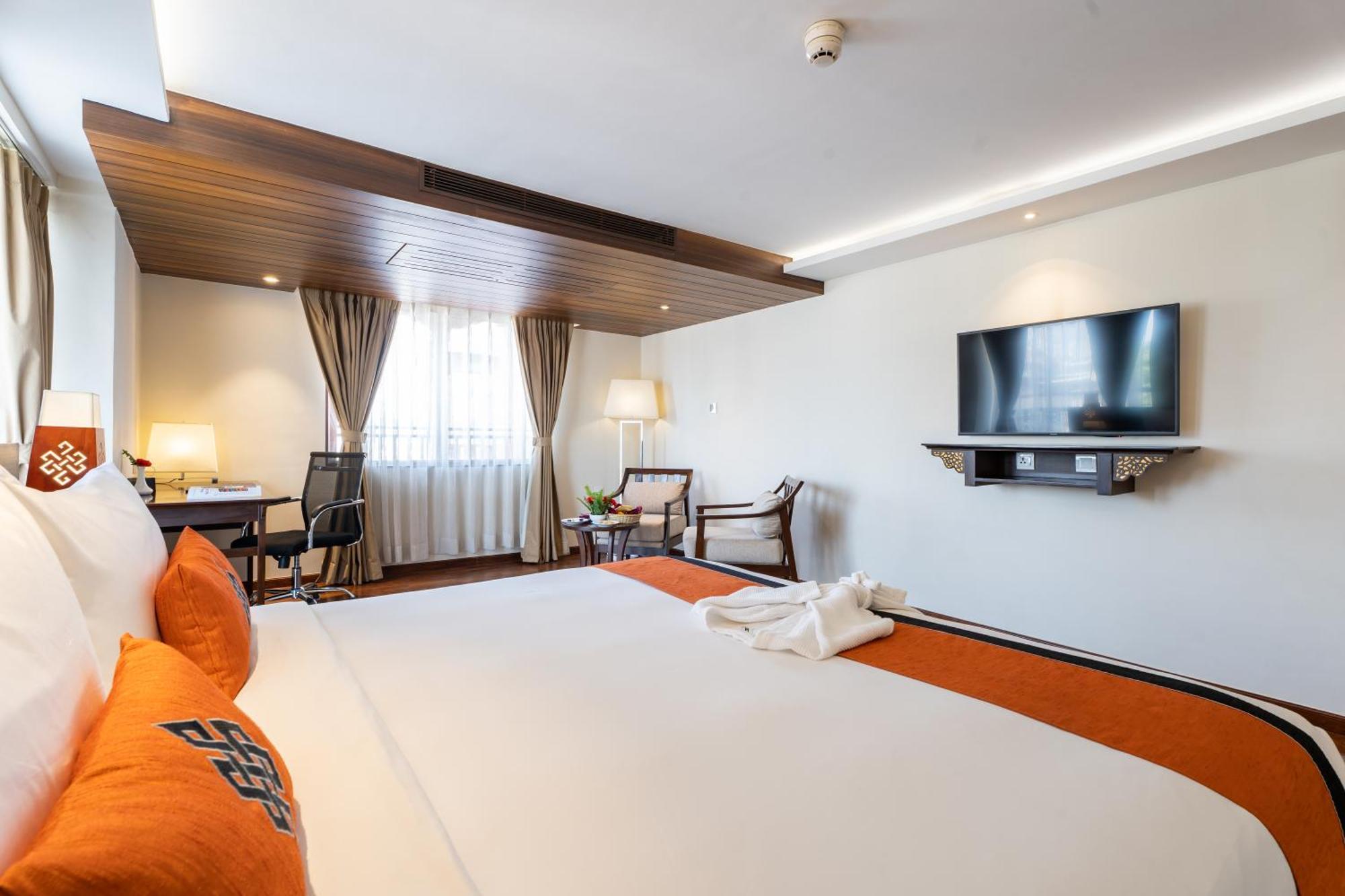 Ramada By Wyndham Kathmandu Dhumbarahi Hotell Exteriör bild