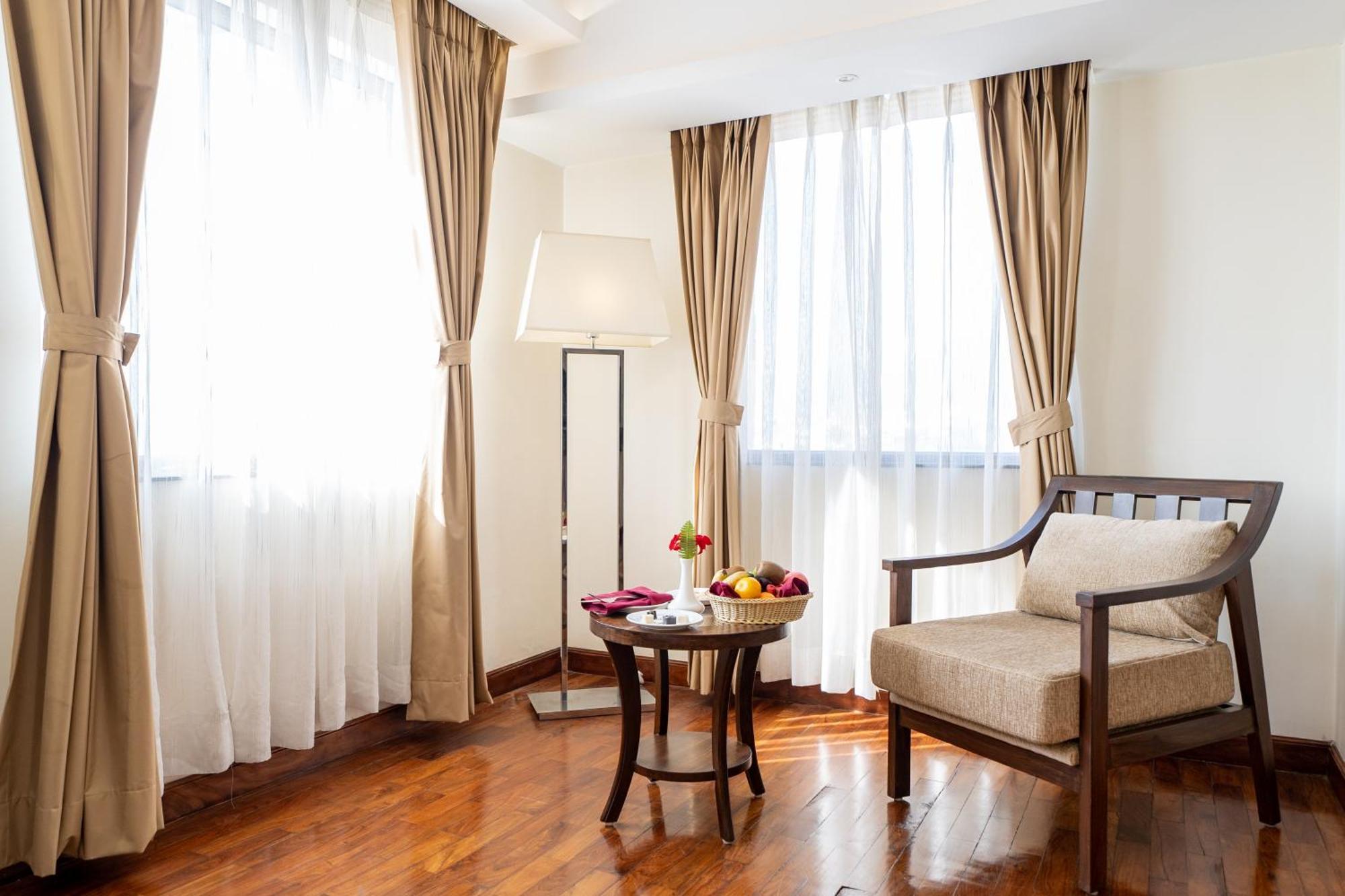 Ramada By Wyndham Kathmandu Dhumbarahi Hotell Exteriör bild
