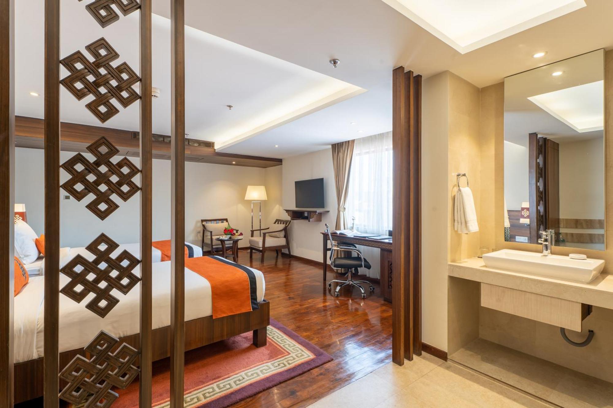 Ramada By Wyndham Kathmandu Dhumbarahi Hotell Exteriör bild