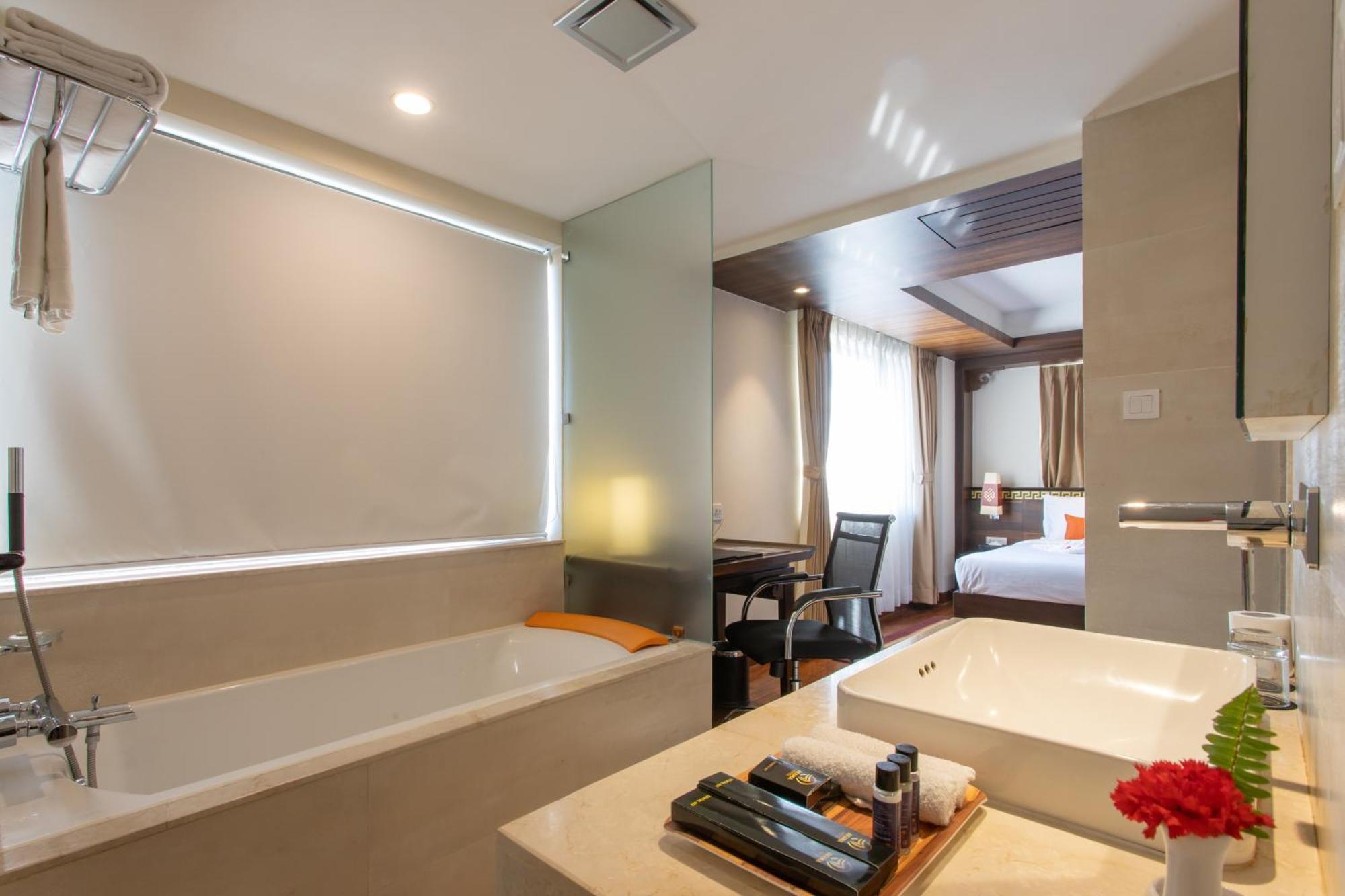 Ramada By Wyndham Kathmandu Dhumbarahi Hotell Exteriör bild