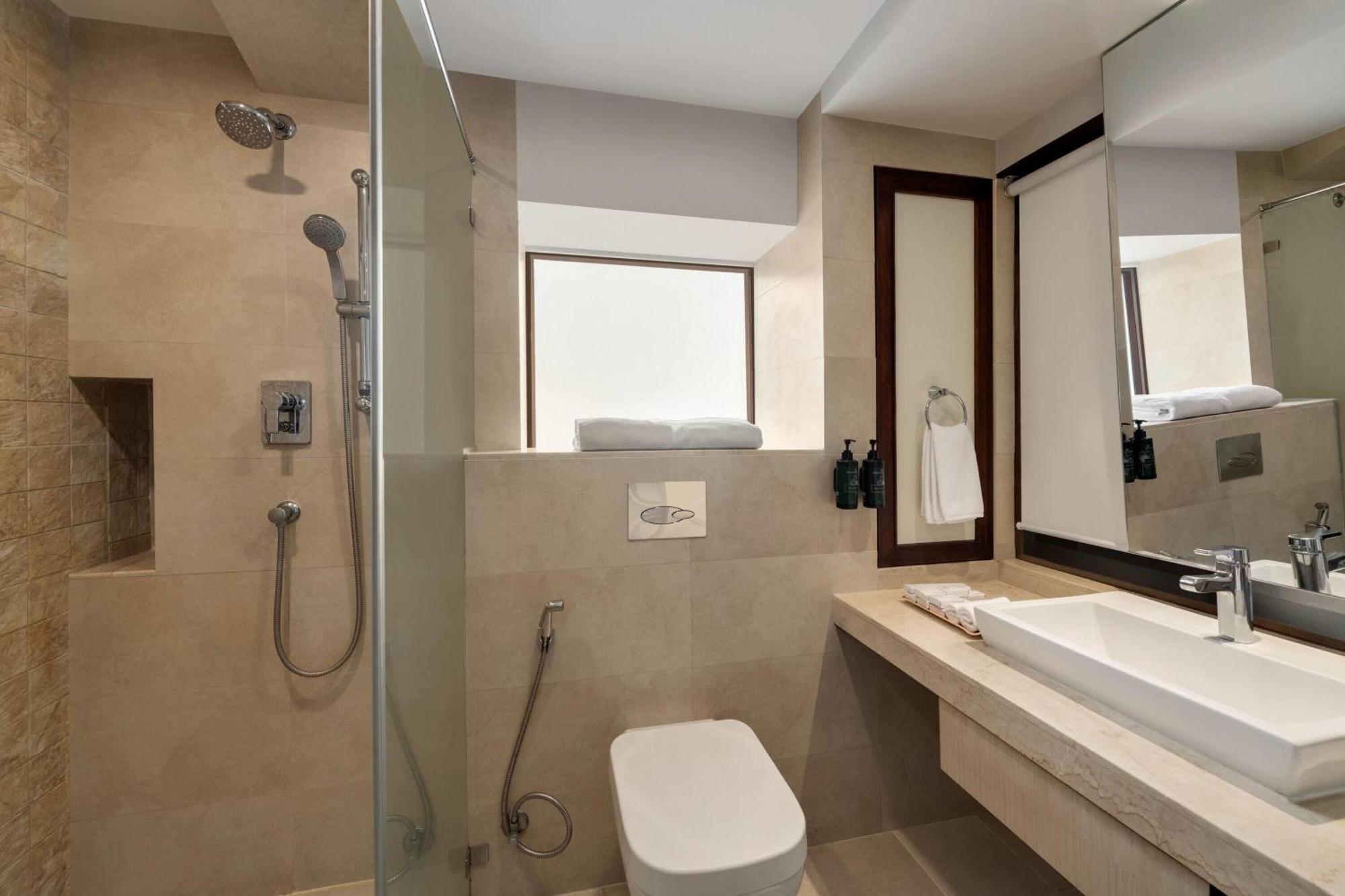 Ramada By Wyndham Kathmandu Dhumbarahi Hotell Exteriör bild