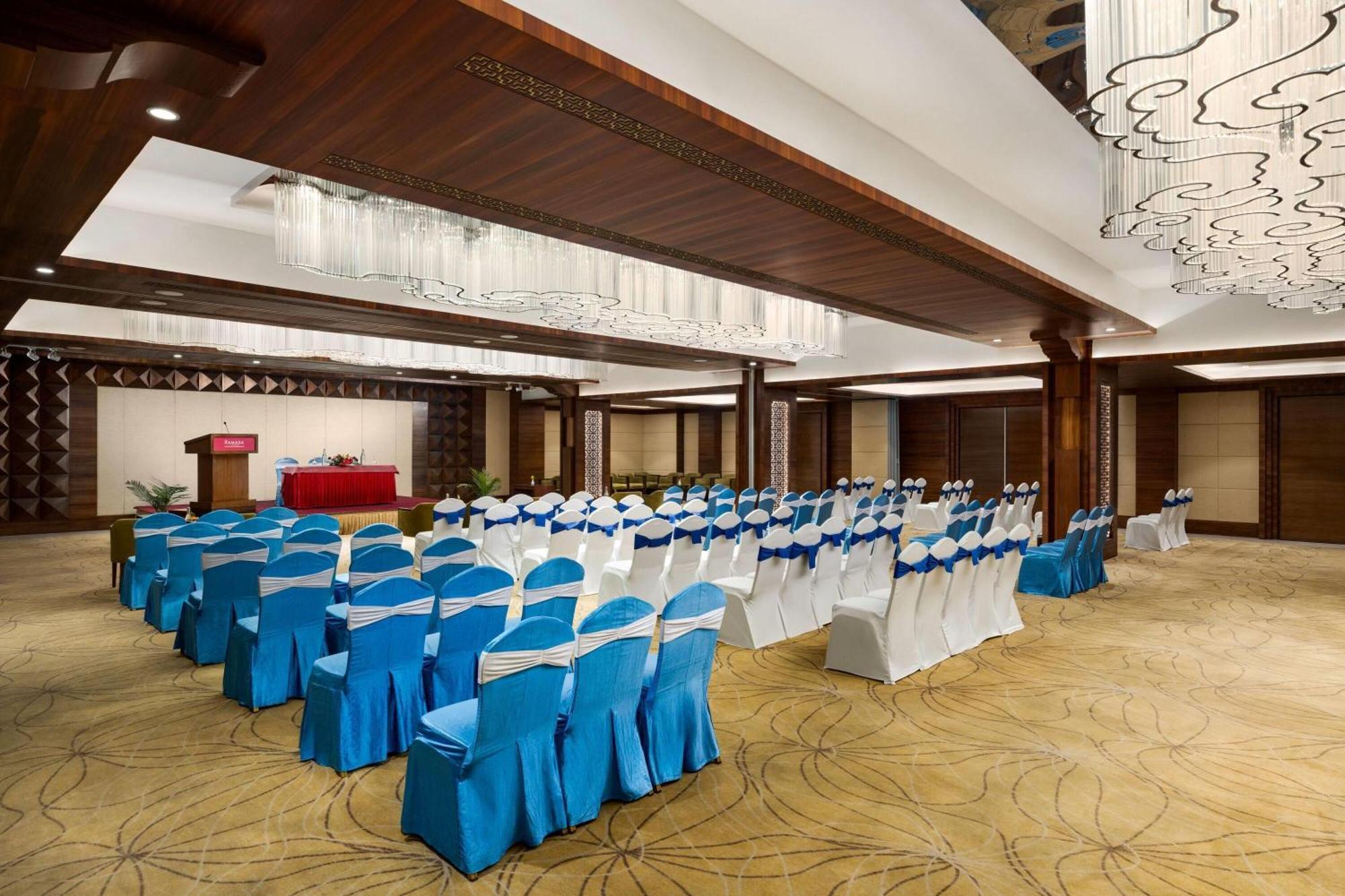 Ramada By Wyndham Kathmandu Dhumbarahi Hotell Exteriör bild