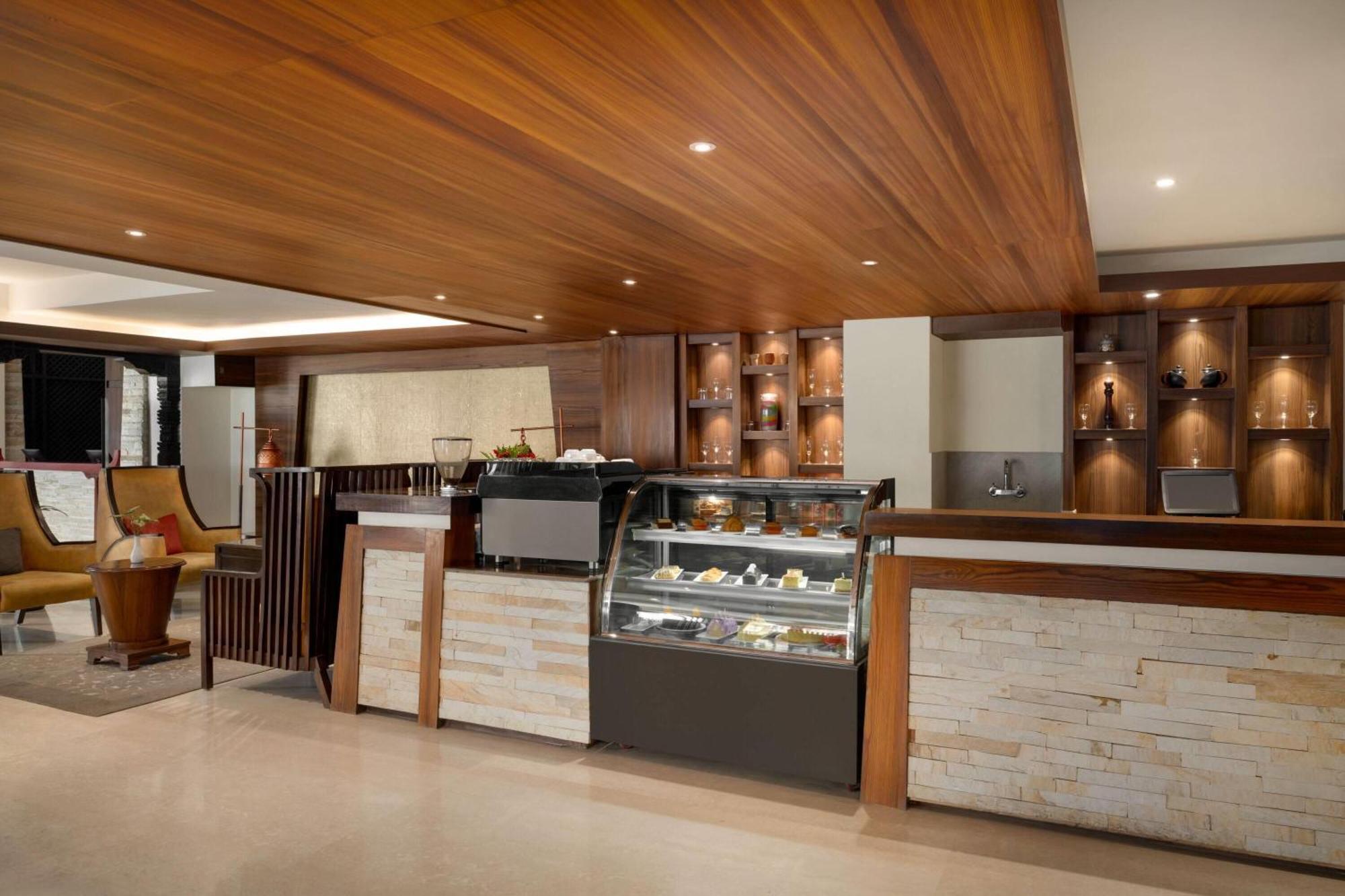 Ramada By Wyndham Kathmandu Dhumbarahi Hotell Exteriör bild