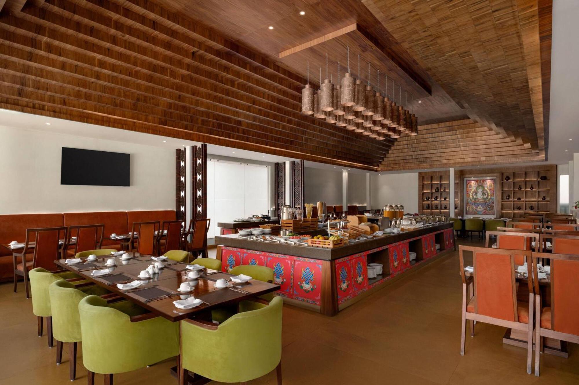 Ramada By Wyndham Kathmandu Dhumbarahi Hotell Exteriör bild